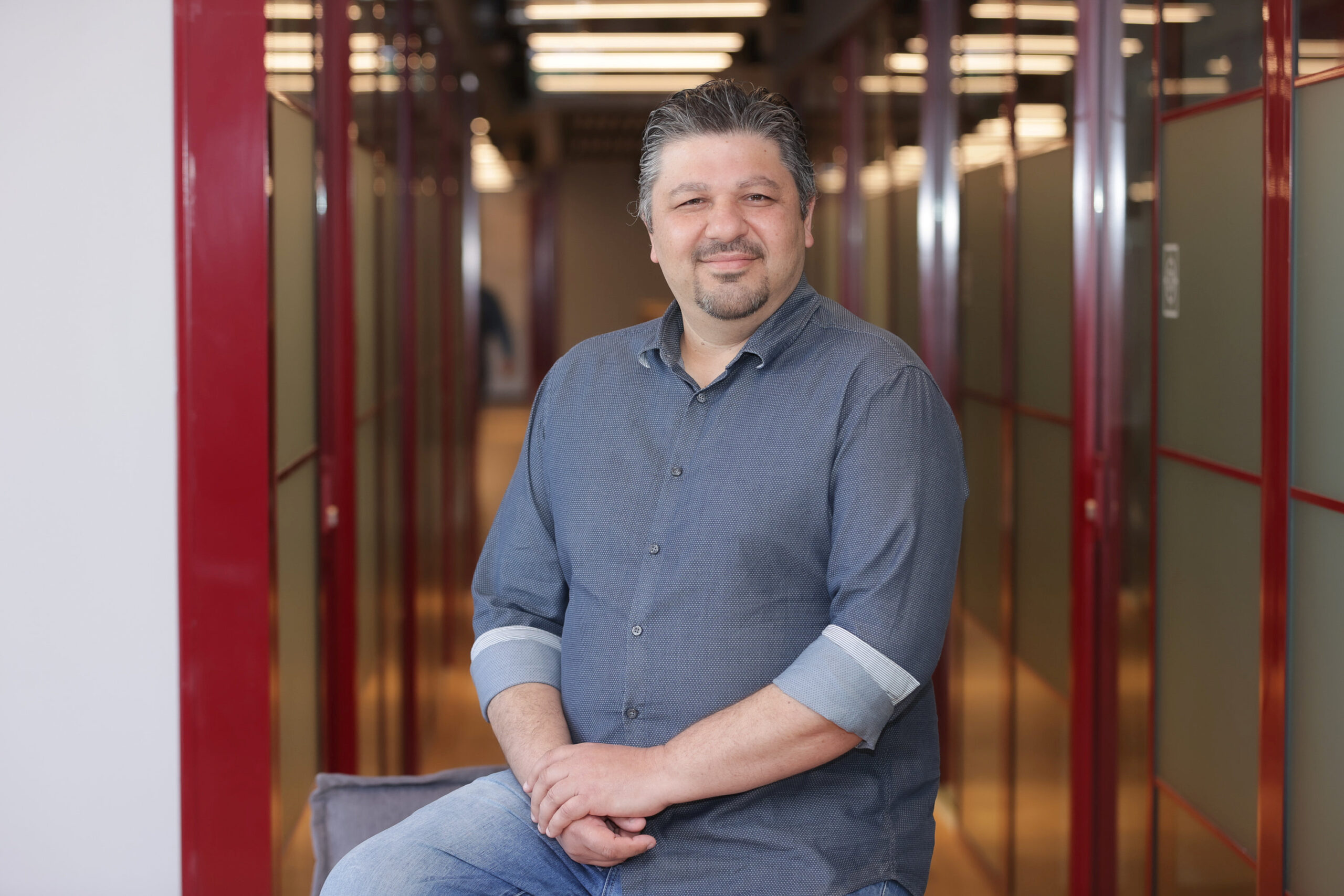 בעלים ומנכ"ל משותף - רפי מקסימוב